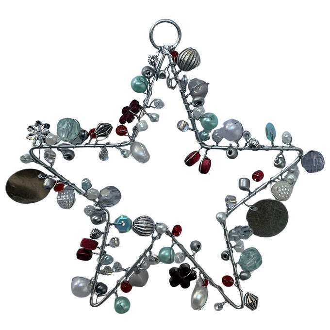 Perlen Stern häng. weiß/rot/grau