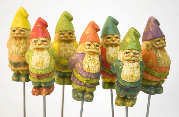 Deko-Zwerg klein a.Stab 7-farbig sort.